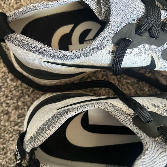 Nike Women’s Black, Grey, and White Running Shoes Size 9 - Picture 3 of 5